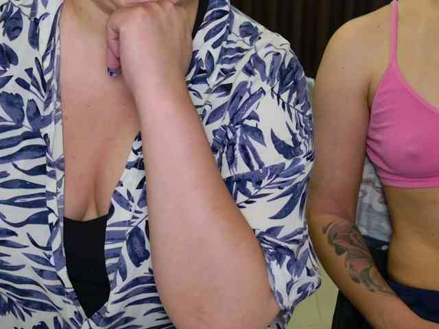 dreamteamgirls Live Webcam on BongaCams