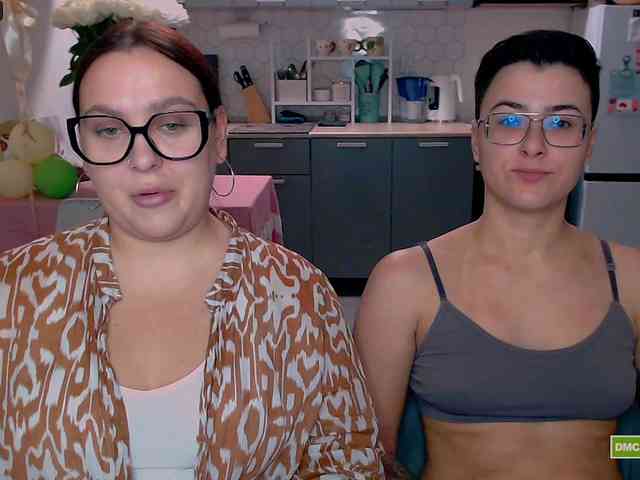 dreamteamgirls Live Webcam on BongaCams