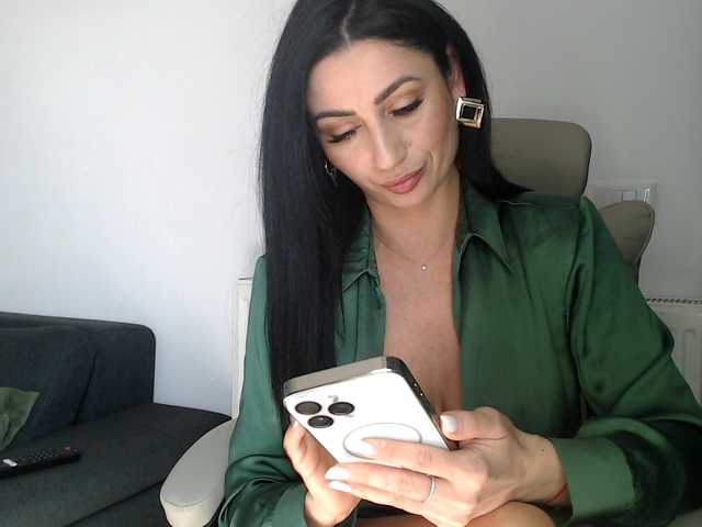 ElizabethAC's BongaCams show and profile