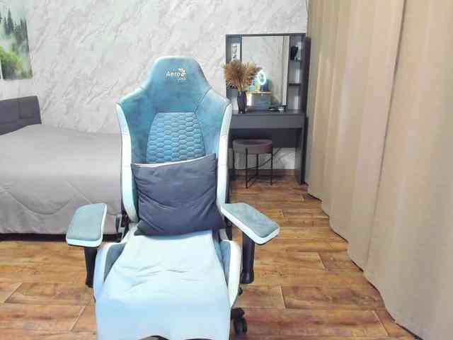LolaLaLol webcam