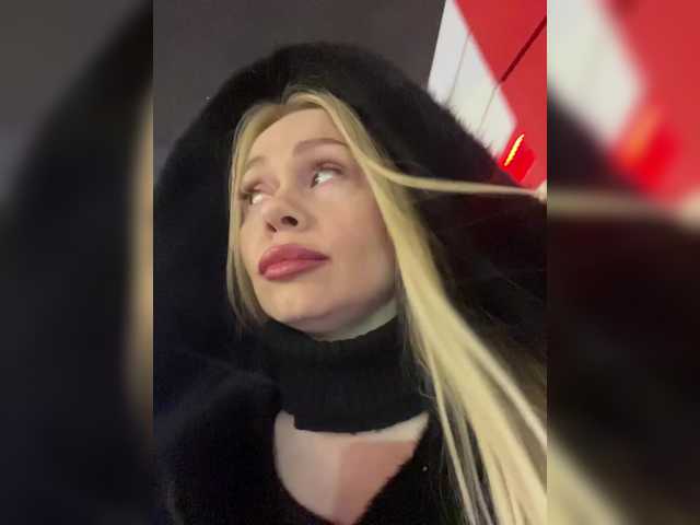 -SexyMilf-'s BongaCams show and profile