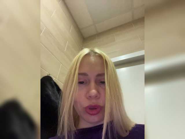 -SexyMilf-'s BongaCams show and profile