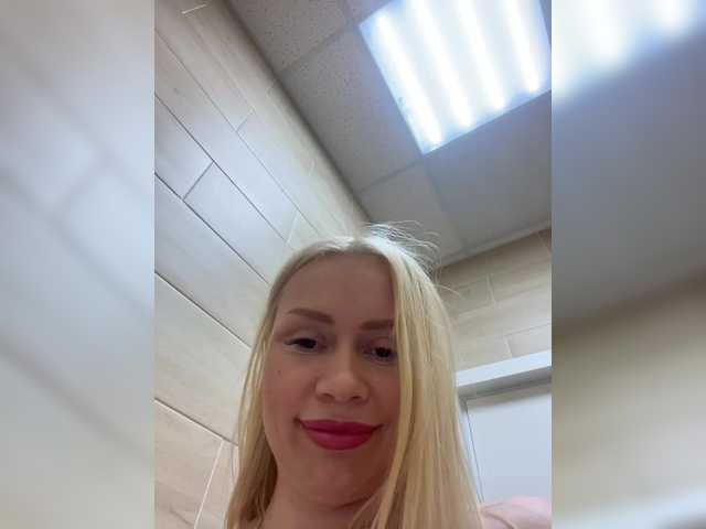 -SexyMilf-'s BongaCams show and profile