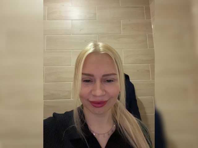 -SexyMilf-'s BongaCams show and profile