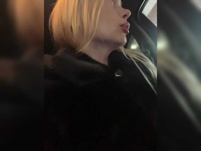 -SexyMilf-'s BongaCams show and profile