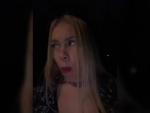 -SexyMilf-'s BongaCams show and profile