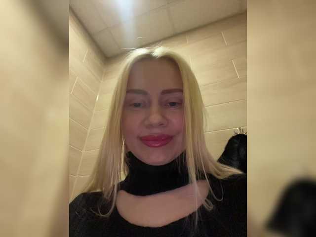 -SexyMilf-'s BongaCams show and profile