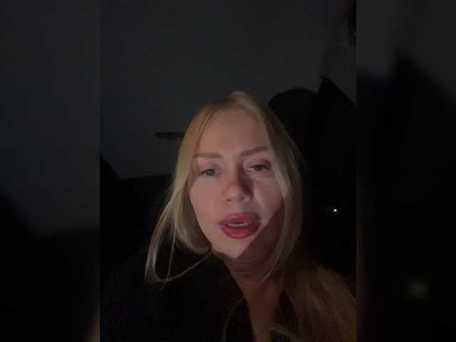 -SexyMilf-'s BongaCams show and profile