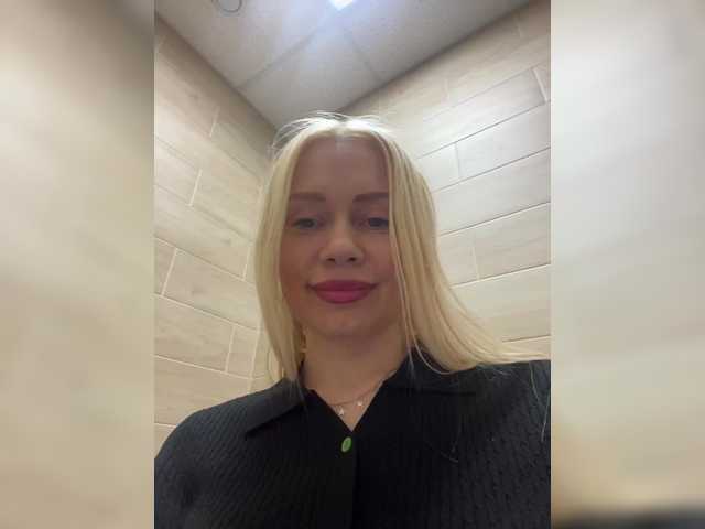 -SexyMilf-'s BongaCams show and profile