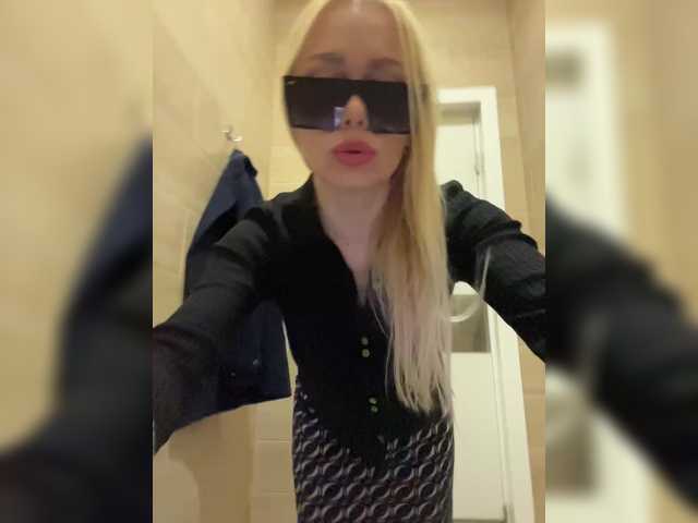 -SexyMilf-'s BongaCams show and profile