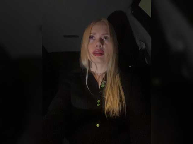 -SexyMilf-'s BongaCams show and profile