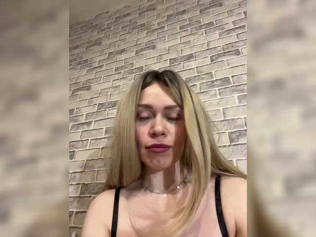 -SexyMilf-'s BongaCams show and profile