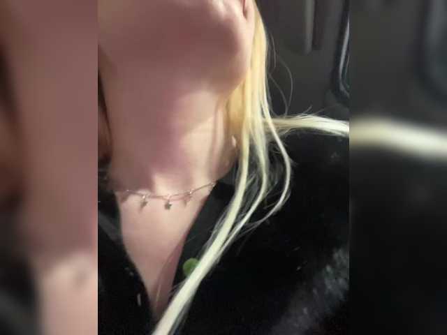 -SexyMilf-'s BongaCams show and profile