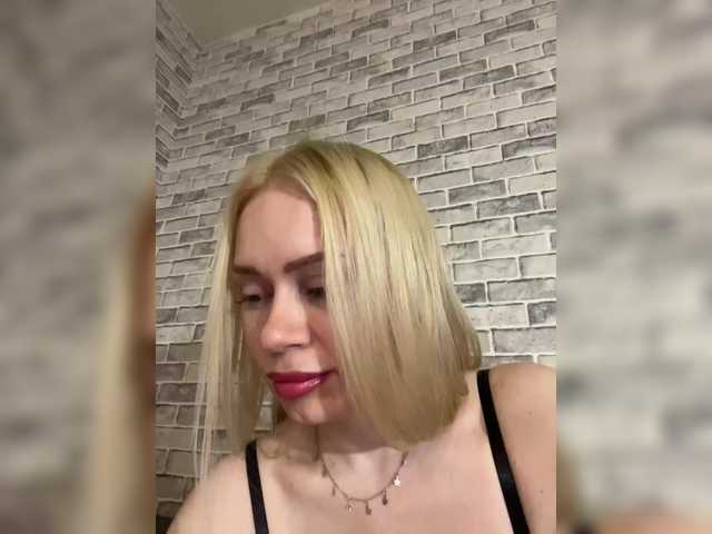 -SexyMilf-'s BongaCams show and profile