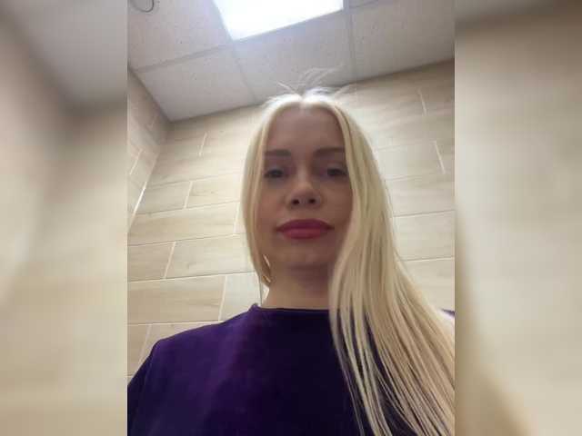 -SexyMilf-'s BongaCams show and profile