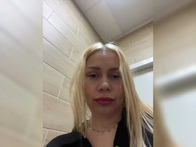 -SexyMilf-'s BongaCams show and profile