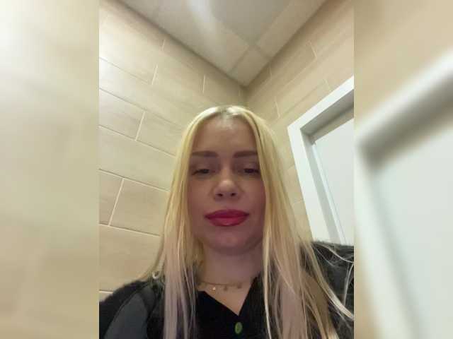 -SexyMilf-'s BongaCams show and profile