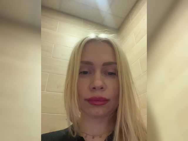 -SexyMilf-'s BongaCams show and profile