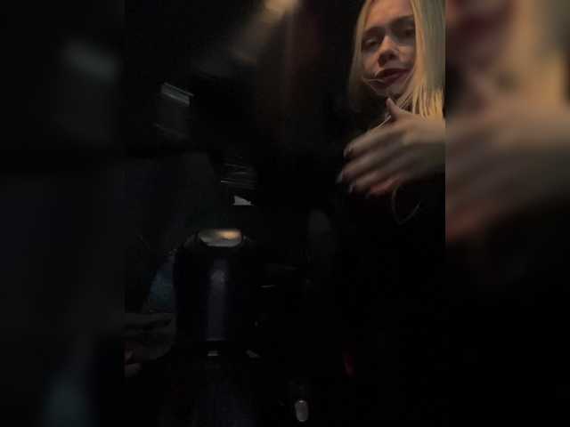 -SexyMilf-'s BongaCams show and profile