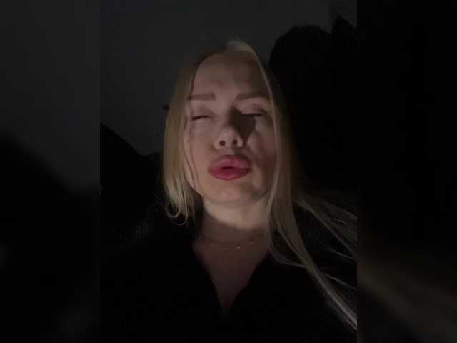 -SexyMilf-'s BongaCams show and profile