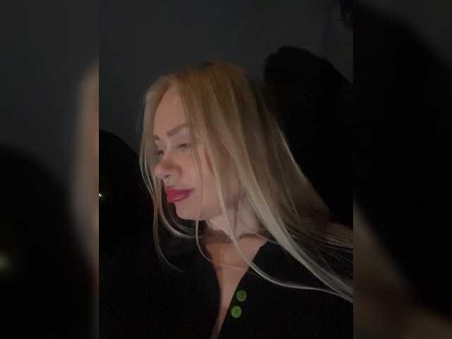 -SexyMilf-'s BongaCams show and profile