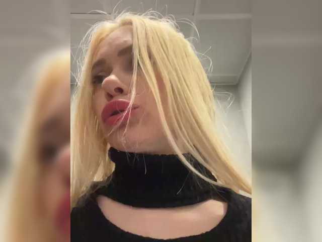 -SexyMilf-'s BongaCams show and profile