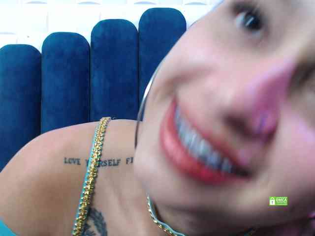 CosmicCandyX webcam