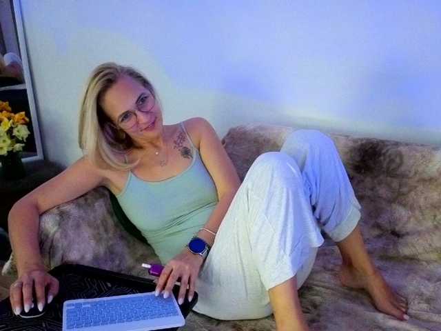 Sweetaniaa's BongaCams show and profile