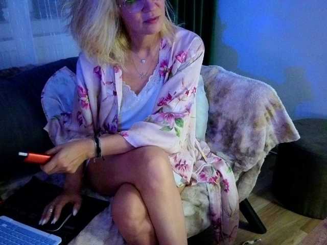 Sweetaniaa's BongaCams show and profile