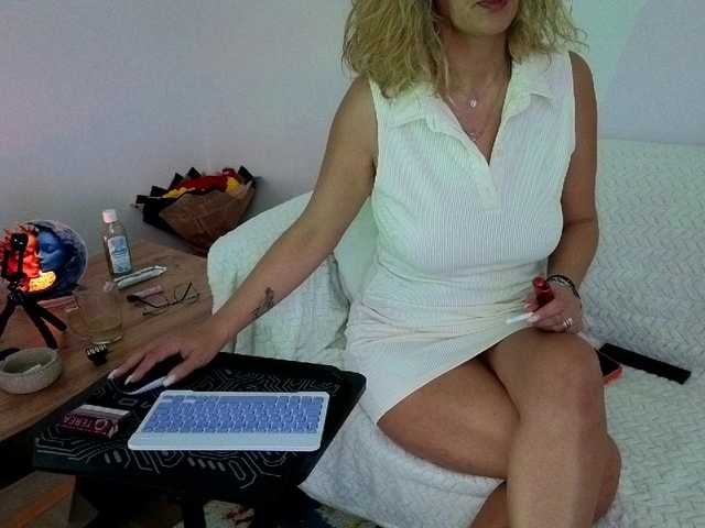 Sweetaniaa's BongaCams show and profile