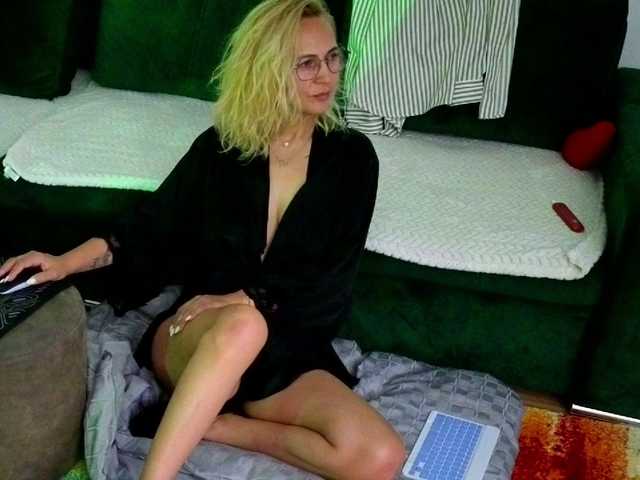 Sweetaniaa's BongaCams show and profile