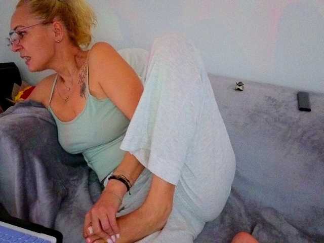 Sweetaniaa's BongaCams show and profile