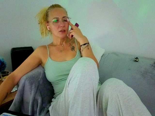 Sweetaniaa's BongaCams show and profile