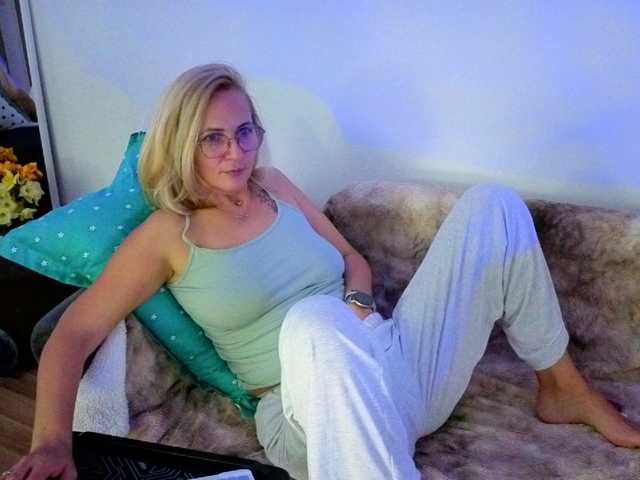 Sweetaniaa's BongaCams show and profile