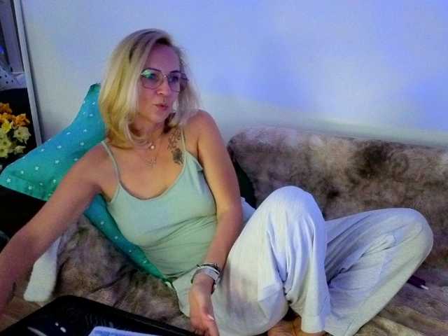 Sweetaniaa's BongaCams show and profile