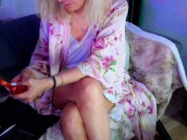 Sweetaniaa's BongaCams show and profile