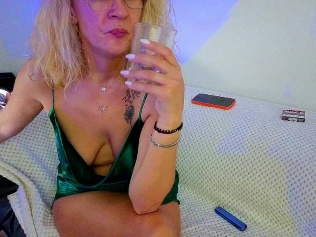 Sweetaniaa's BongaCams show and profile