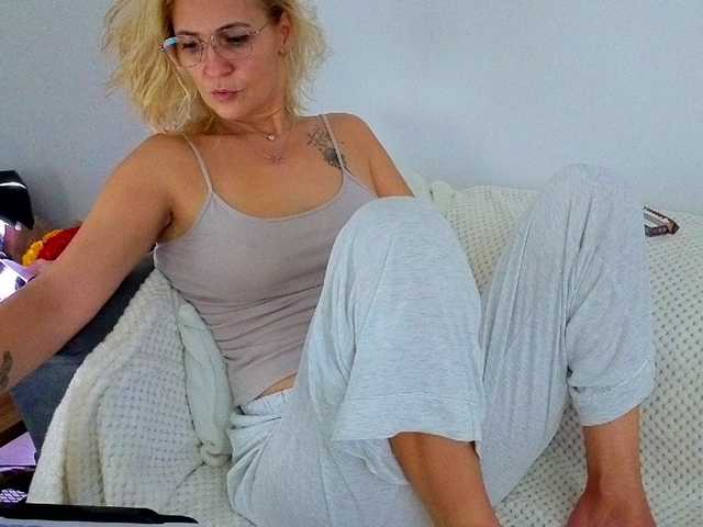 Sweetaniaa's BongaCams show and profile