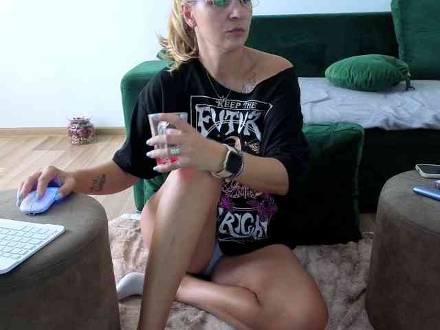 Sweetaniaa webcam