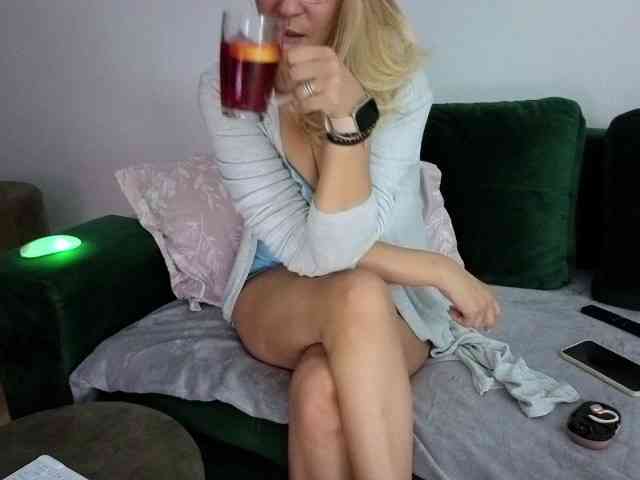 Sweetaniaa webcam
