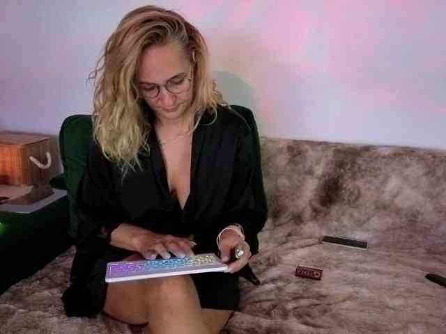 Sweetaniaa webcam