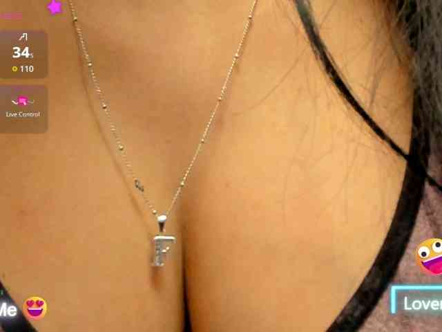 AdriannaLyly webcam