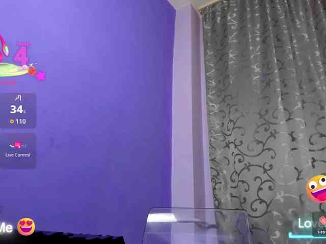AdriannaLyly webcam
