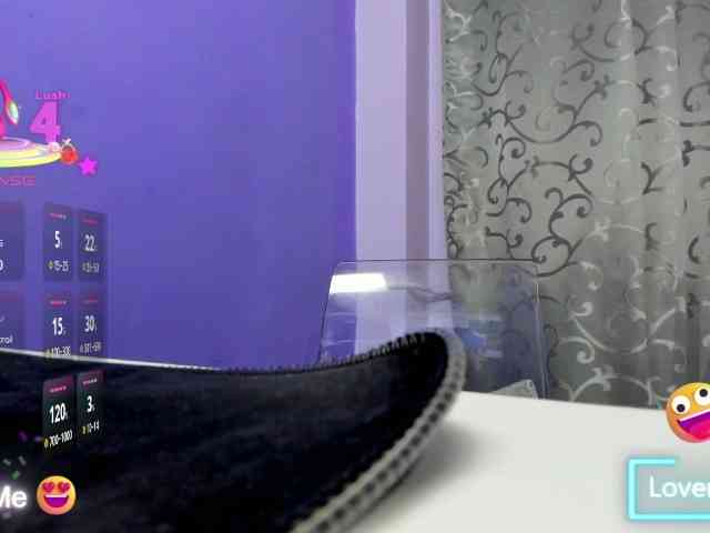 AdriannaLyly webcam