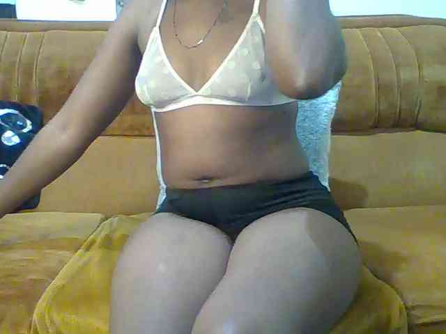 Curvyliana webcam