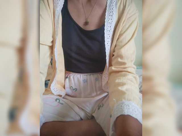 le modèle Molie-777 est en webcam porno dans un show sur le site bongacams, il possède les tags suivants: Ebony,Brunette,Hairy