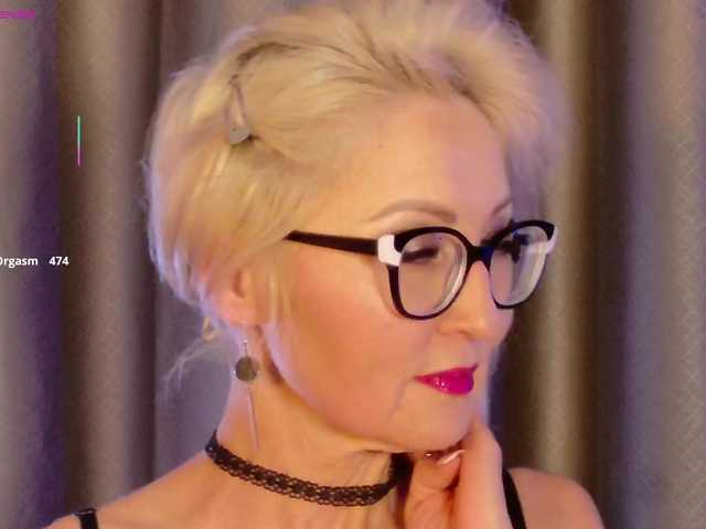 Milforja's BongaCams show and profile