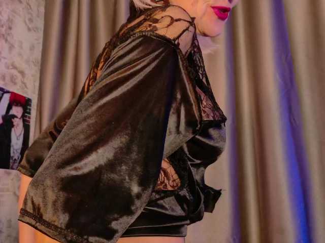 Milforja's BongaCams show and profile