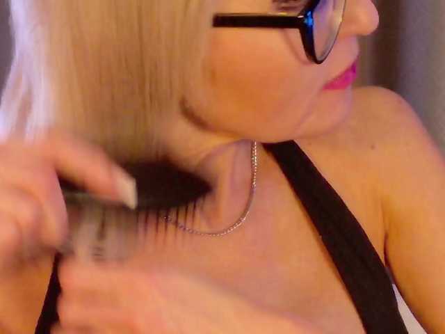 Milforja's BongaCams show and profile