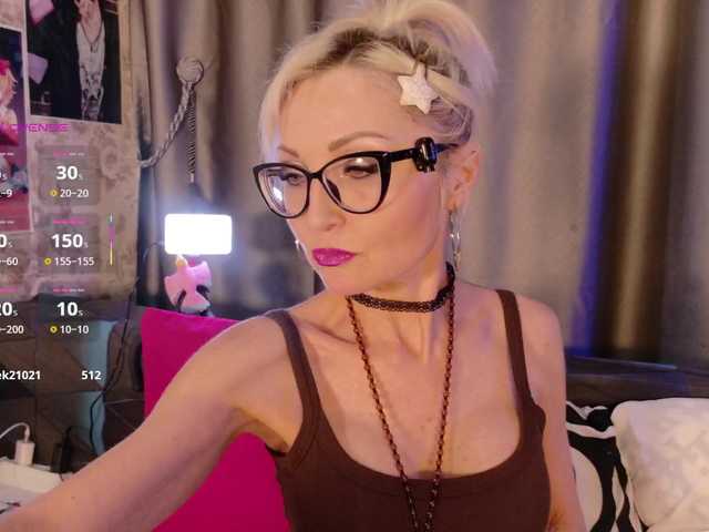 Milforja's BongaCams show and profile